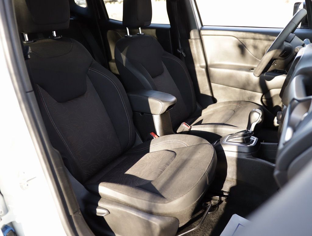 Used 2023 Jeep Renegade Latitude image 29