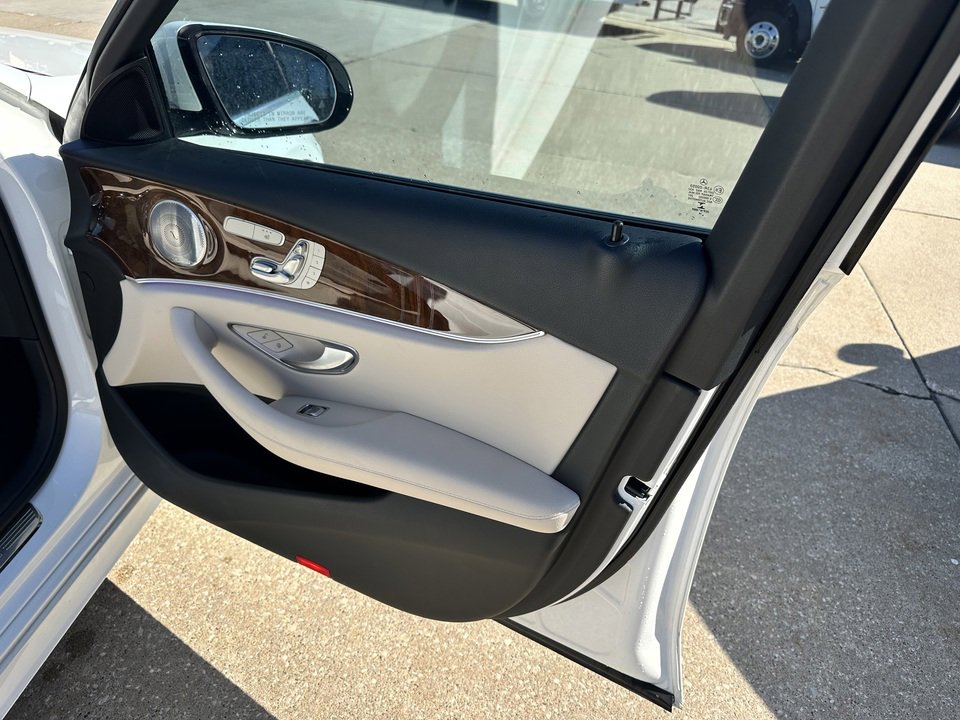 Used 2017 Mercedes-Benz E 300 4MATIC image 18