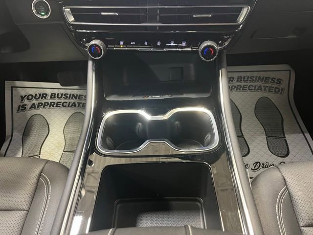 Used 2025 Chevrolet Traverse LT image 25