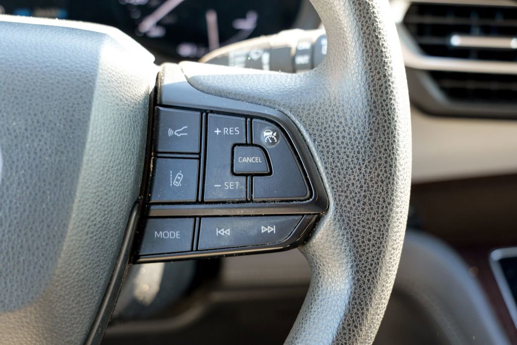 Used 2022 Toyota Sienna LE w/ LE Plus Package image 40