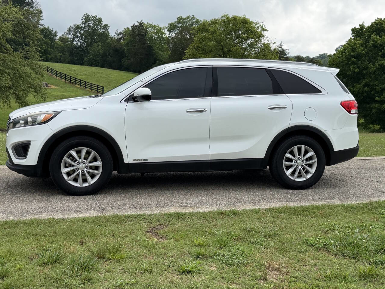 Used 2016 Kia Sorento LX AWD/4WD image 4