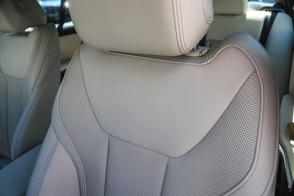 Certified 2023 BMW 330i Sedan w/ M Sport Package image 21