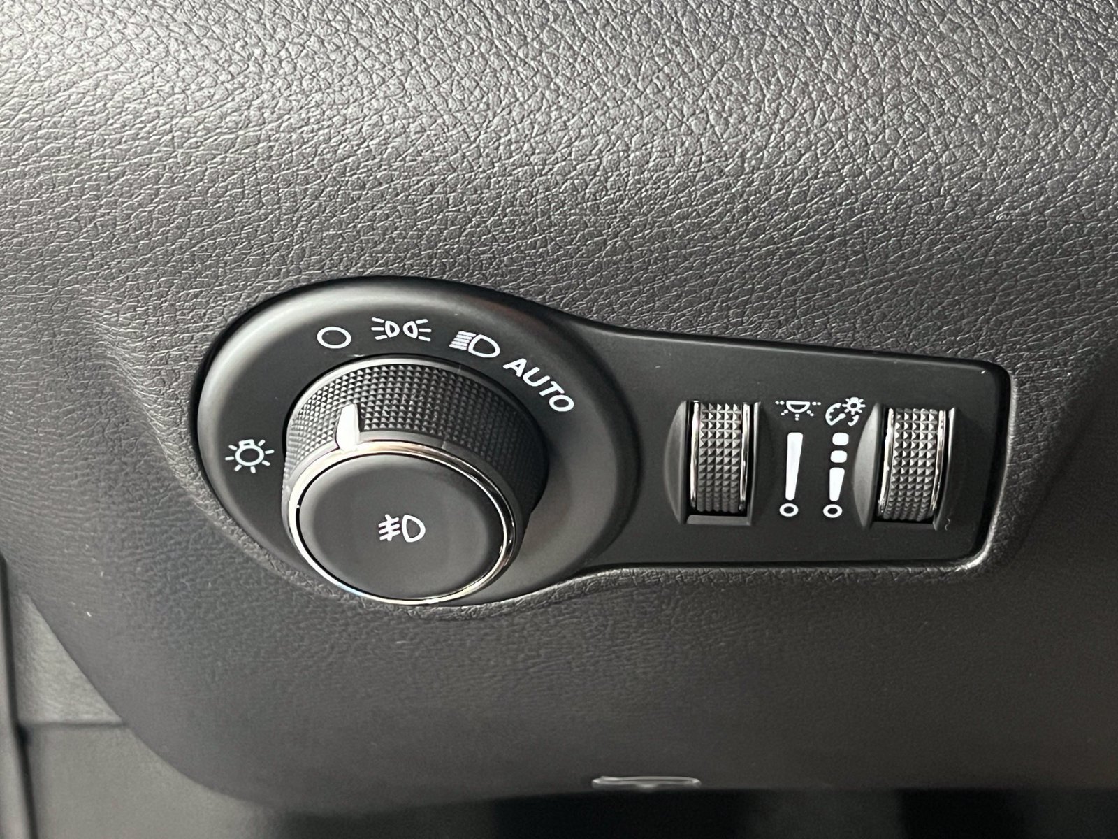Used 2023 Jeep Compass Limited w/ Elite Group AWD/4WD image 35