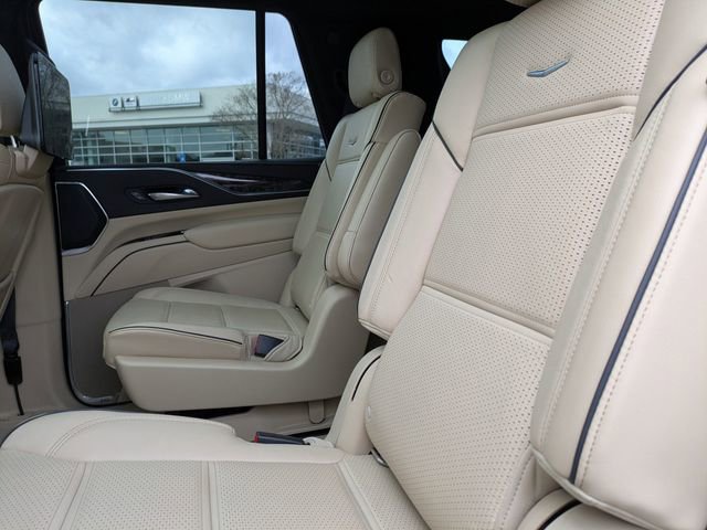 Used 2021 Cadillac Escalade Premium Luxury image 15