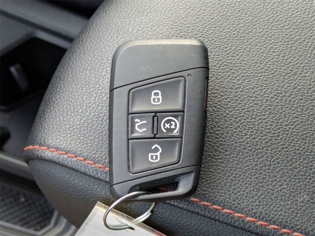 Used 2024 Volkswagen Tiguan Wolfsburg Edition image 33