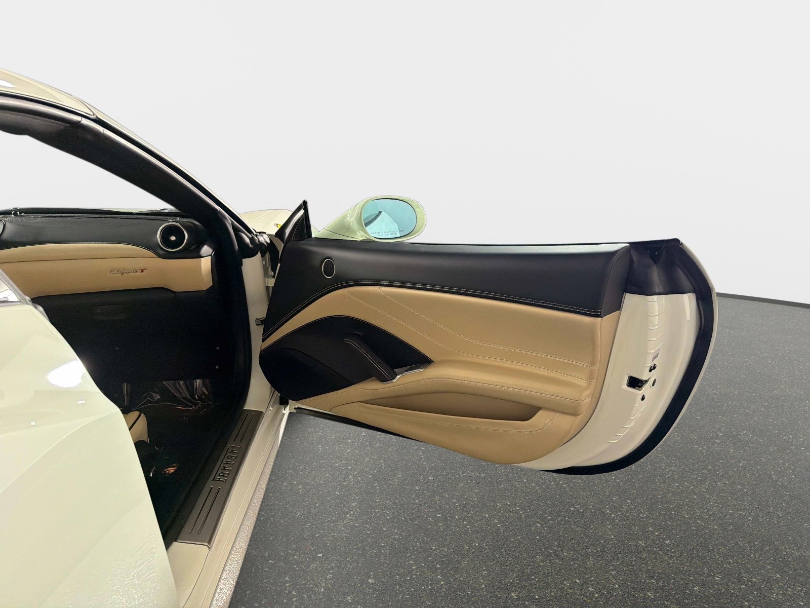 Used 2016 Ferrari California T image 23