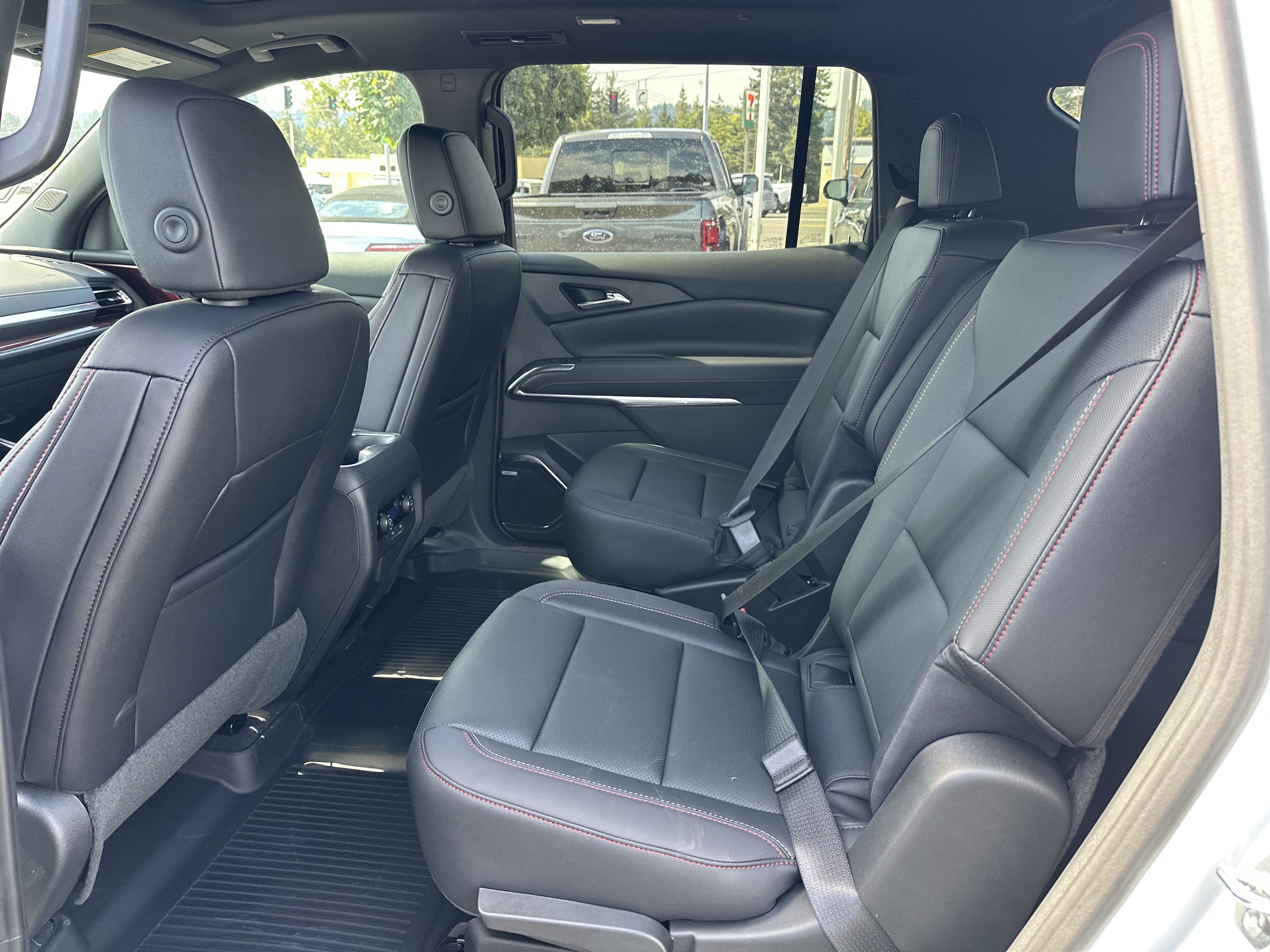 New 2026 Chevrolet Traverse Z71 w/ Enhanced Driving Package image 12