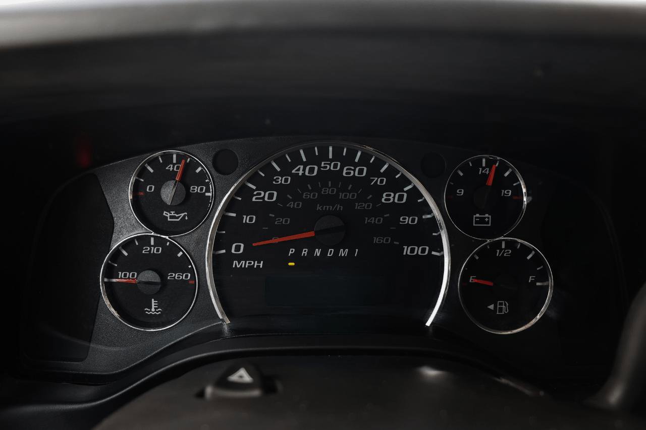 Used 2017 Chevrolet Express 2500 image 27