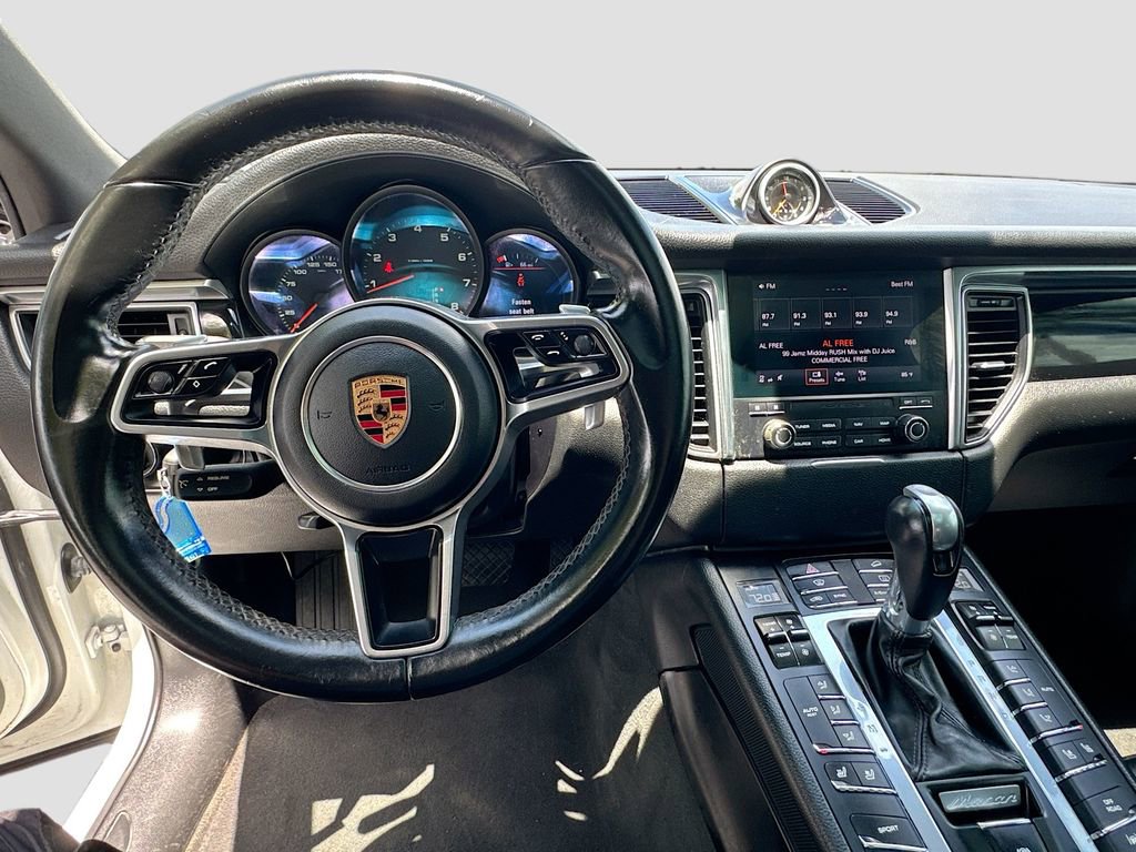 Used 2018 Porsche Macan AWD/4WD image 12