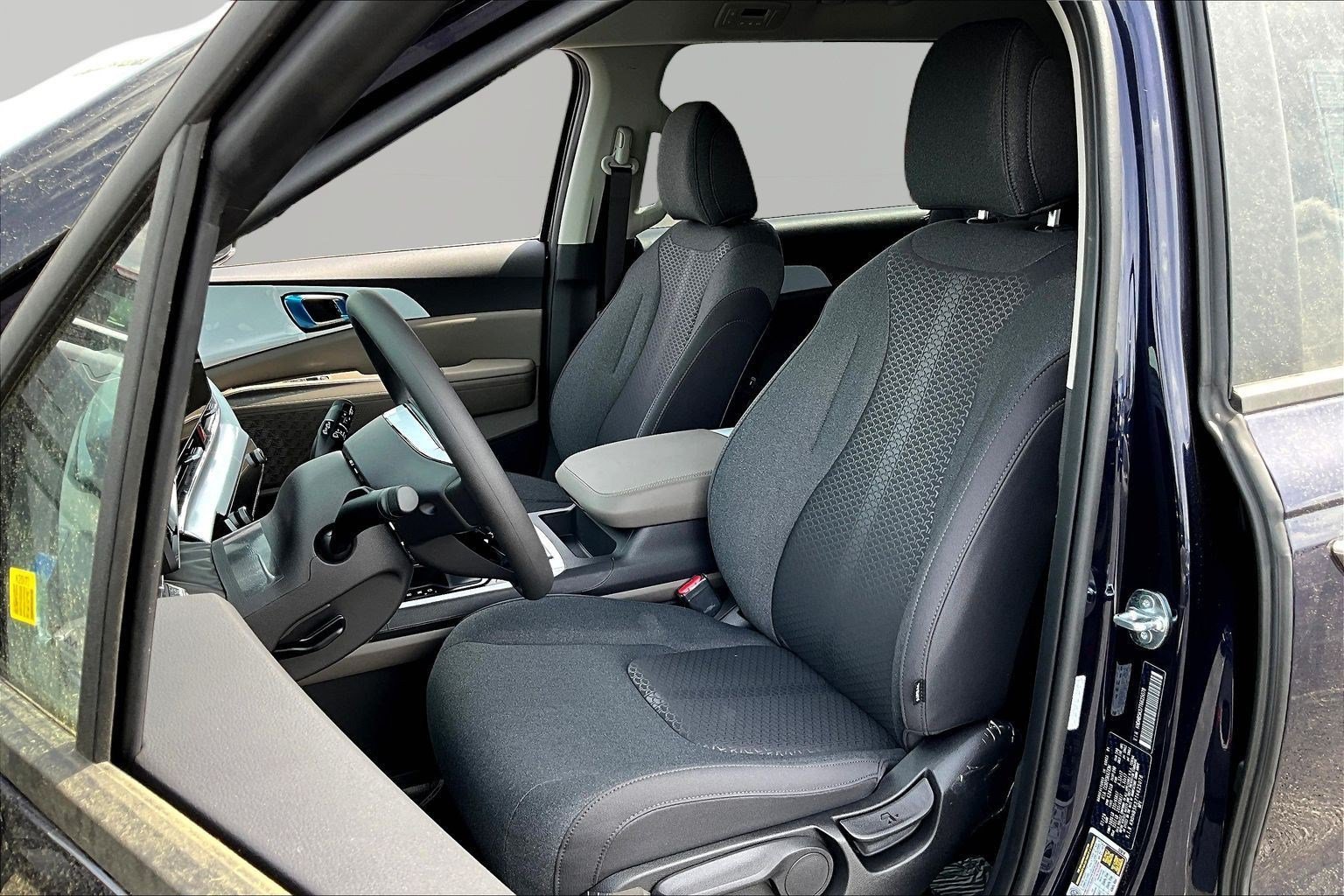 New 2026 Kia Carnival LX FWD image 16