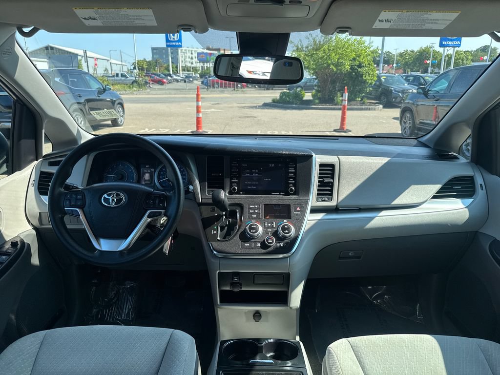 Used 2018 Toyota Sienna LE AWD/4WD image 12