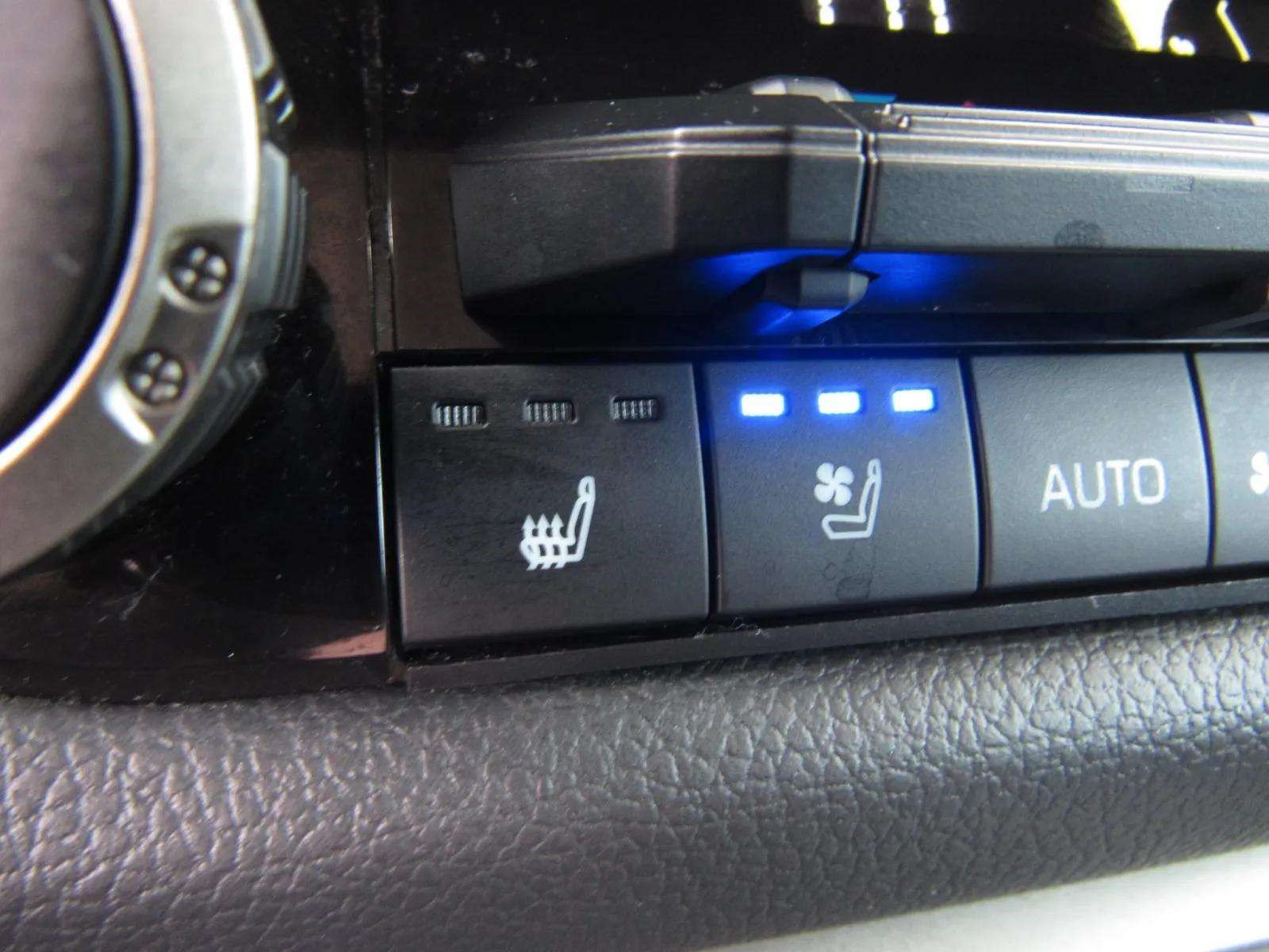 Used 2024 Toyota Sequoia Limited AWD/4WD image 22