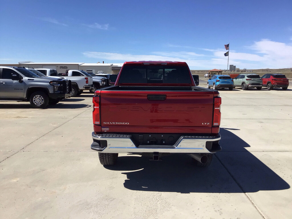 Used 2025 Chevrolet Silverado 3500 LTZ w/ LTZ Convenience Package image 4