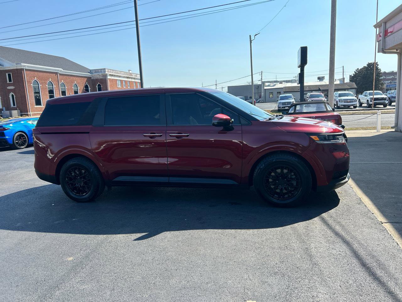 Used 2024 Kia Carnival LX FWD image 4