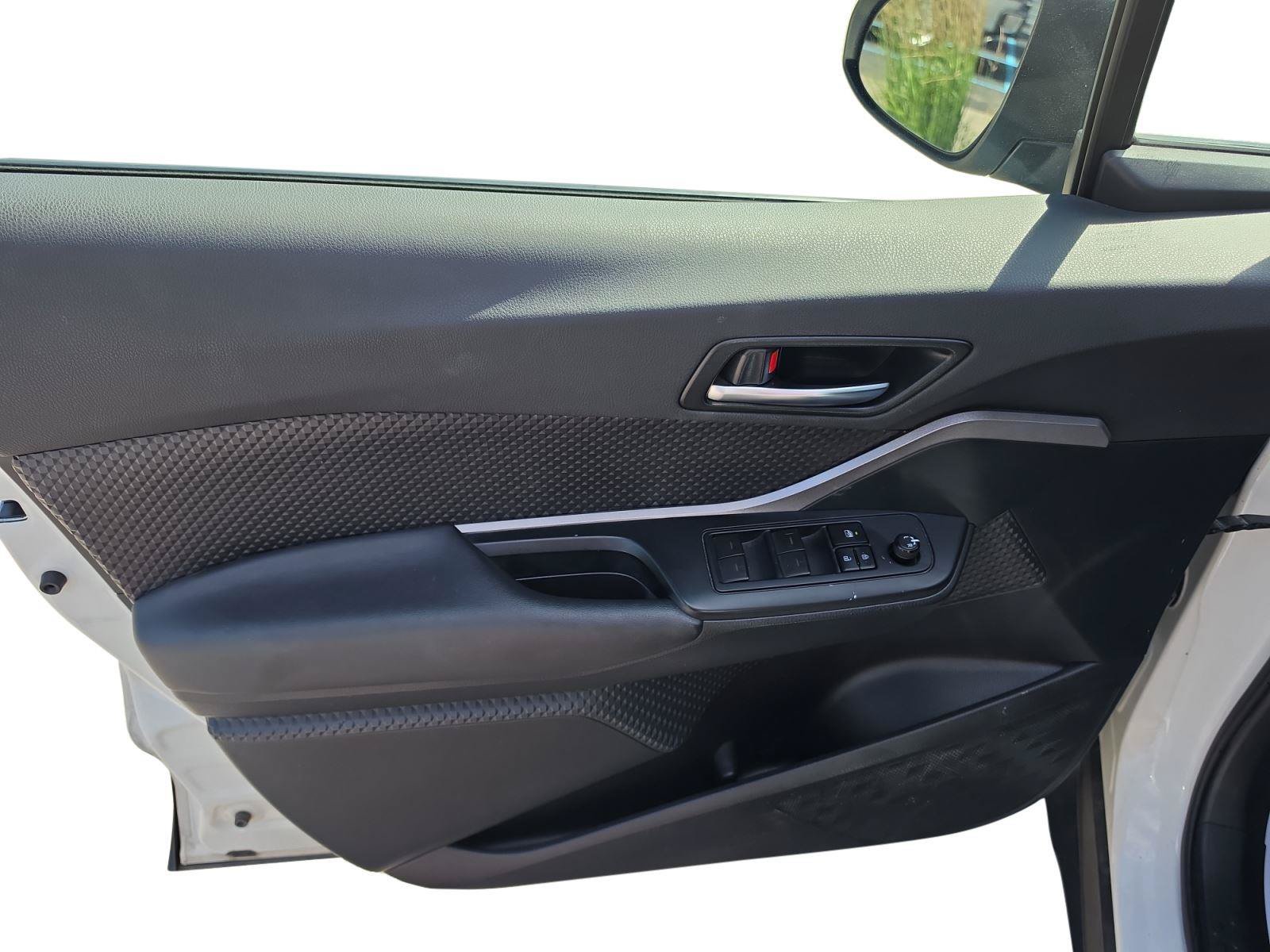 Used 2021 Toyota C-HR LE FWD image 9