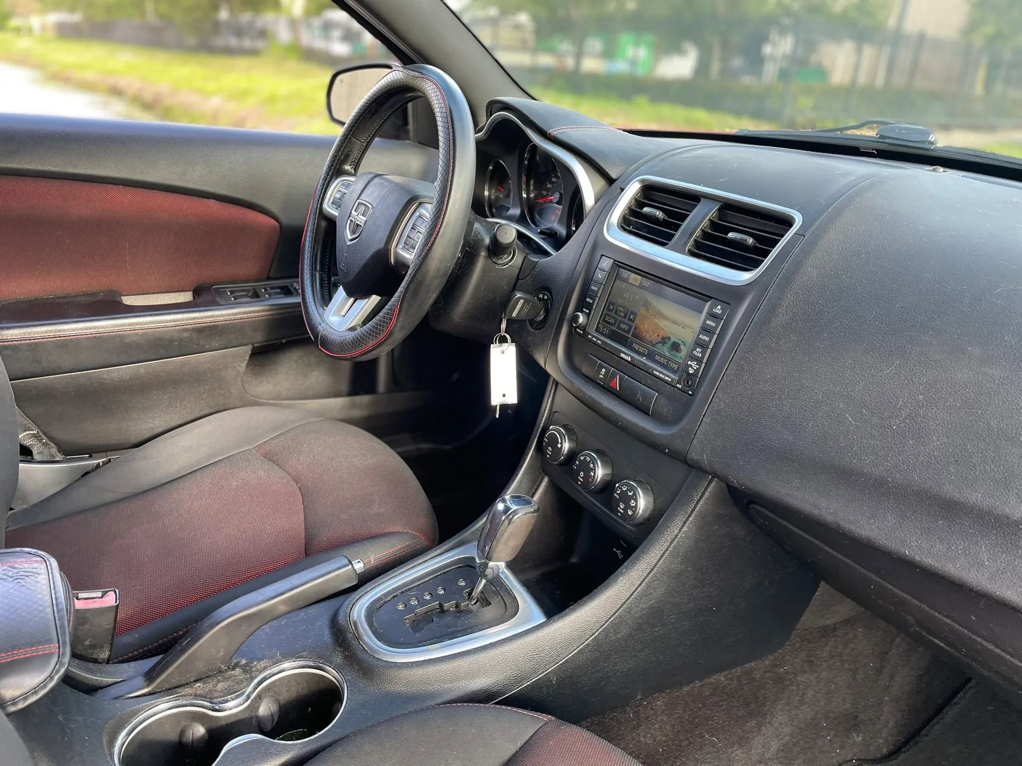 Used 2011 Dodge Avenger FWD image 21