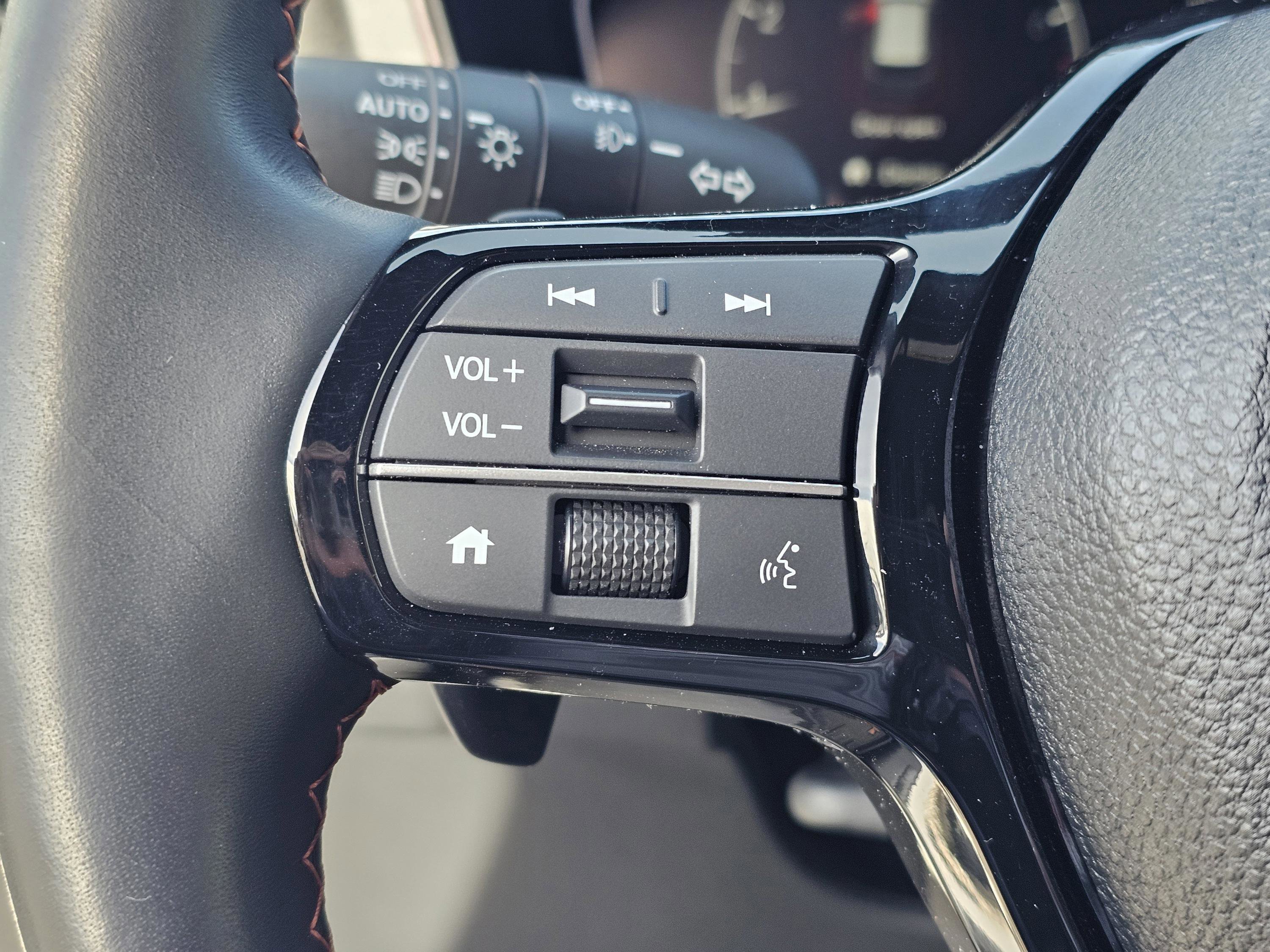 Used 2025 Honda Pilot TrailSport image 21