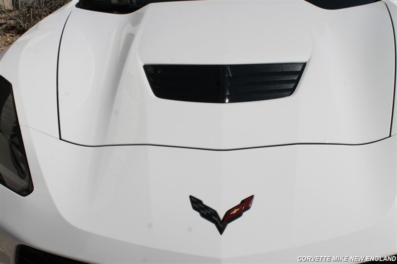 Used 2015 Chevrolet Corvette Z06 w/ 3LZ Preferred Equipment Group RWD image 12