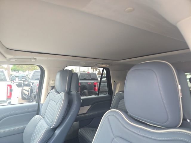 Used 2022 Lincoln Navigator Black Label image 11