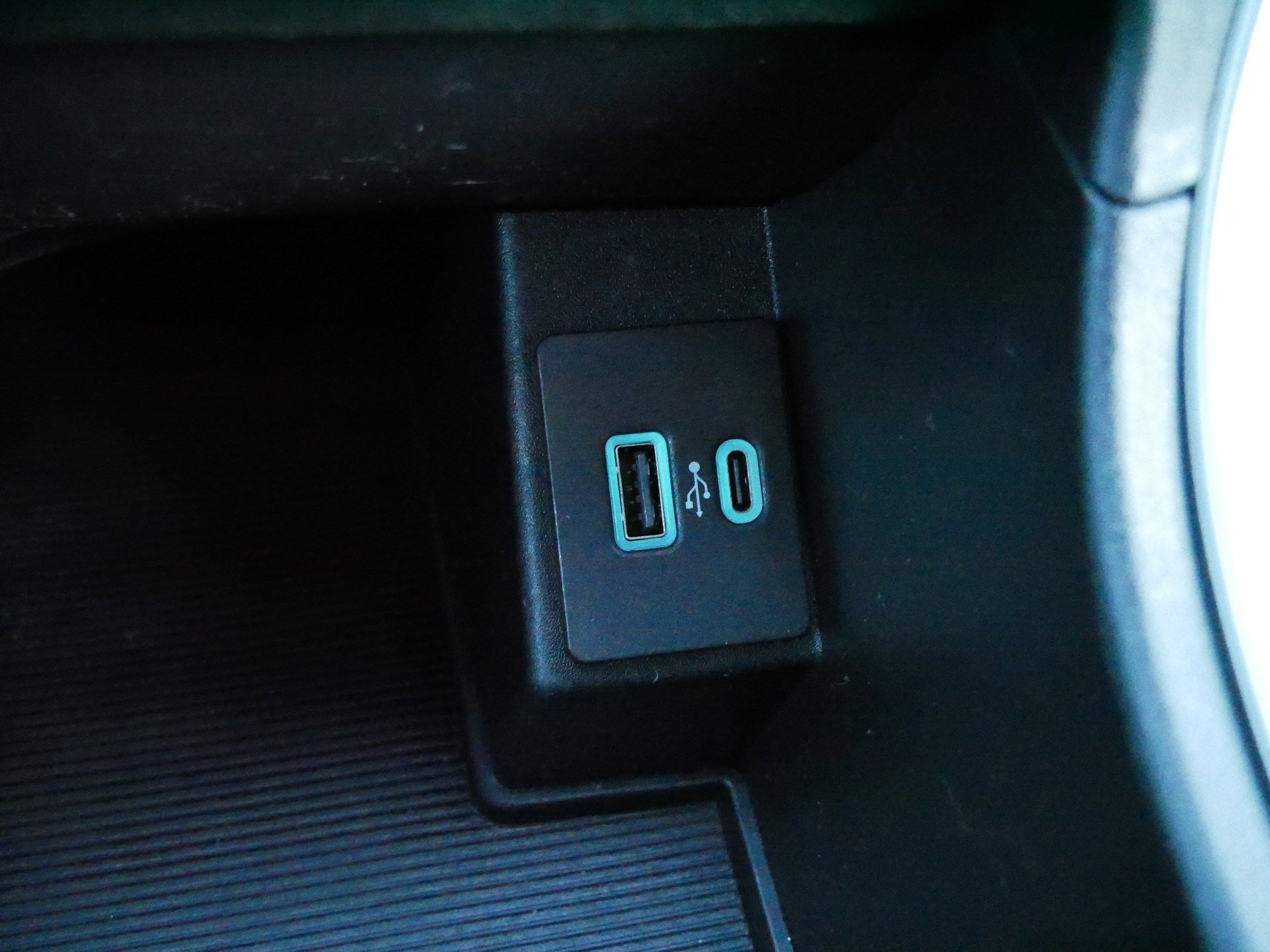 Used 2023 Ford Edge SEL image 28