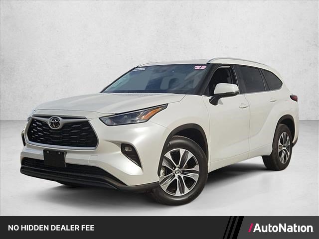 Used 2025 Toyota Highlander XLE FWD image 1