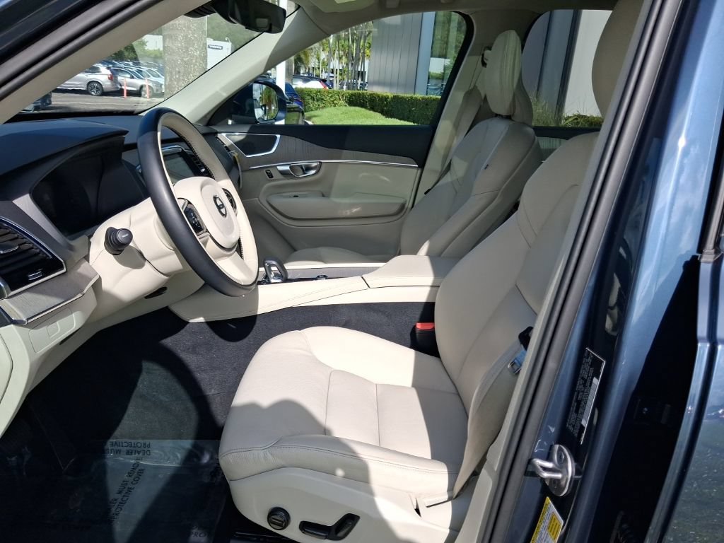 Certified 2025 Volvo XC90 B6 Plus w/ Protection Package Premier AWD/4WD image 14