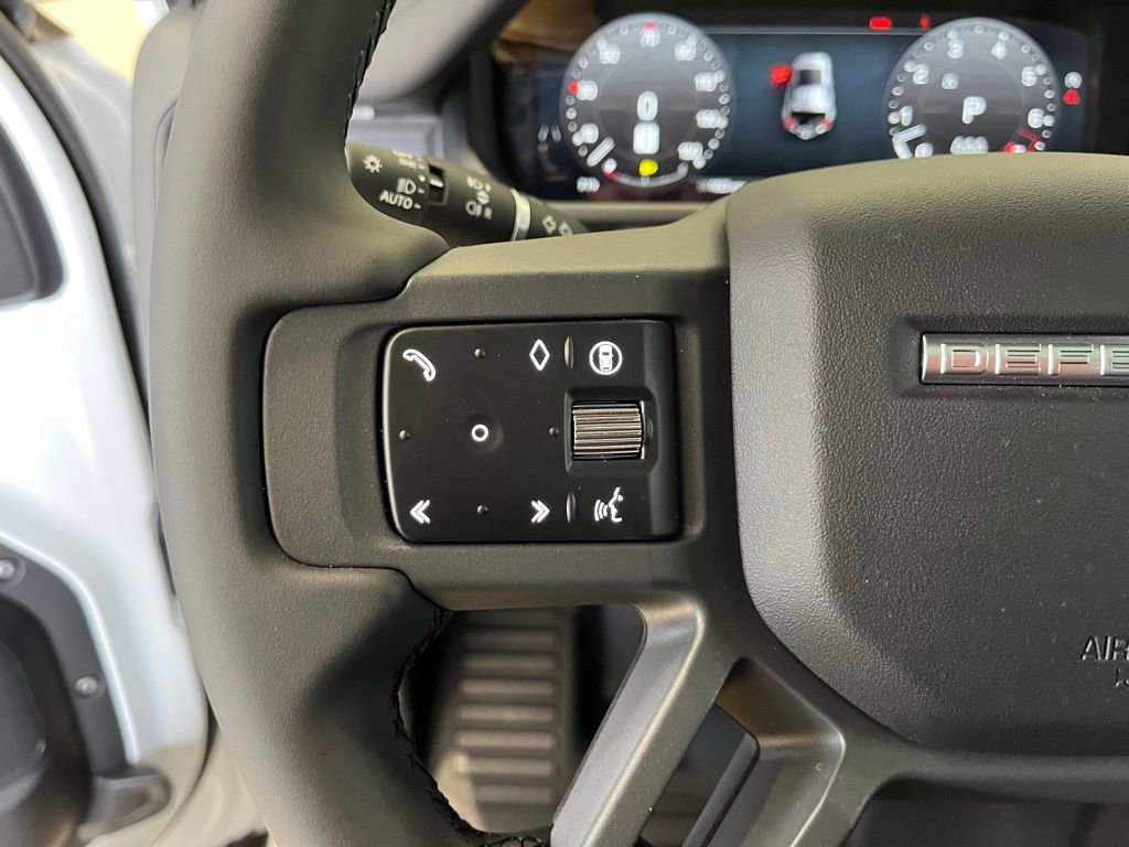 Used 2025 Land Rover Defender 110 X-Dynamic SE image 37
