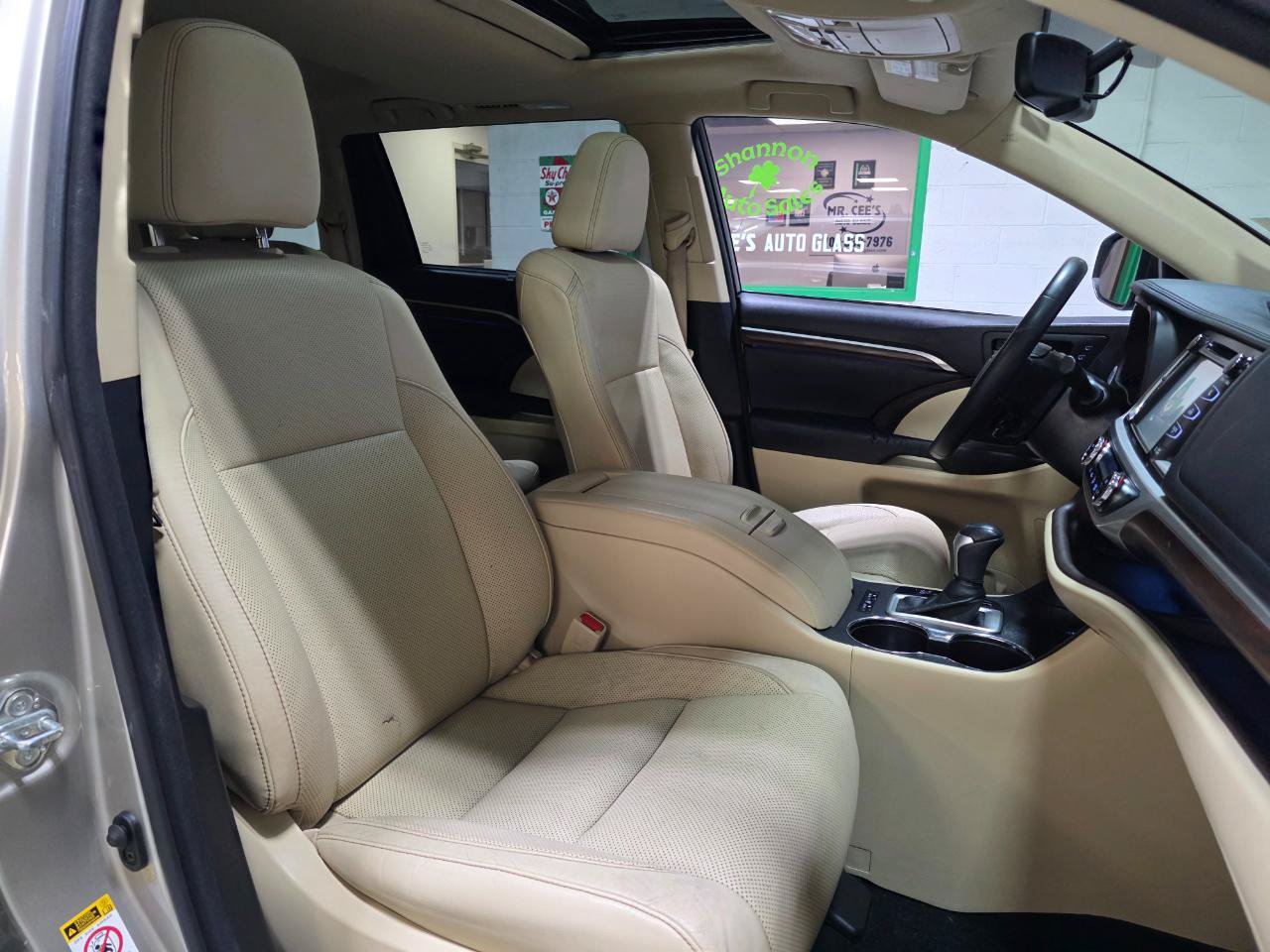 Used 2015 Toyota Highlander Limited AWD/4WD image 29