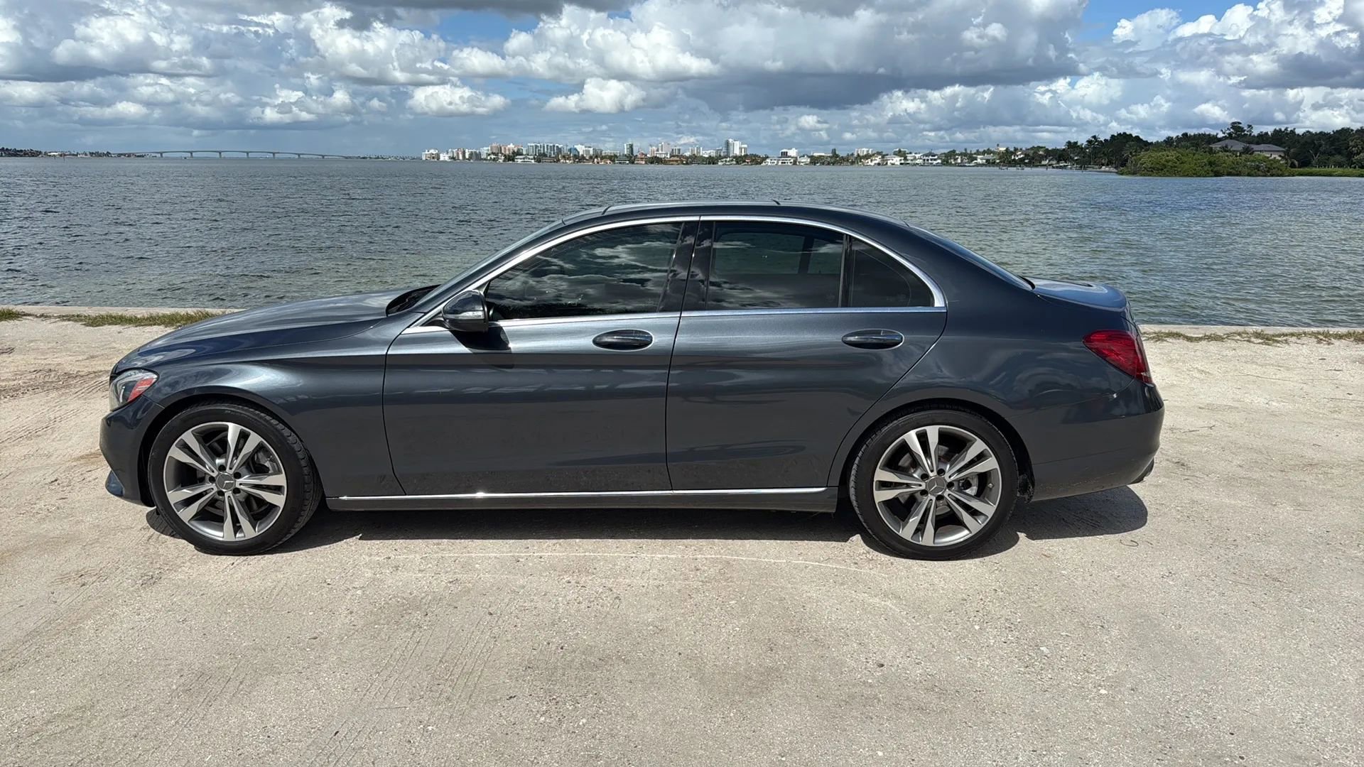 Used 2015 Mercedes-Benz C 300 Sedan image 3