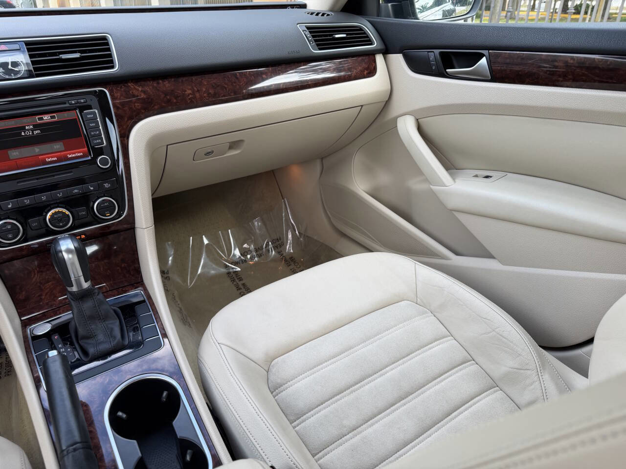 Used 2013 Volkswagen Passat 3.6 SEL Premium image 17