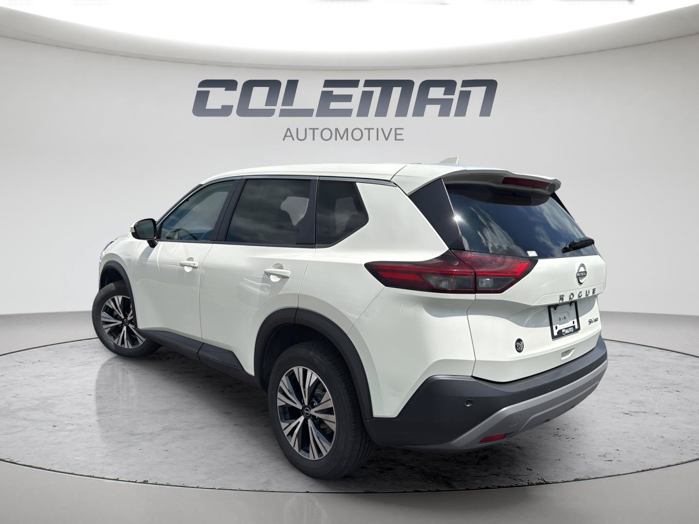 Used 2023 Nissan Rogue SV AWD/4WD image 3