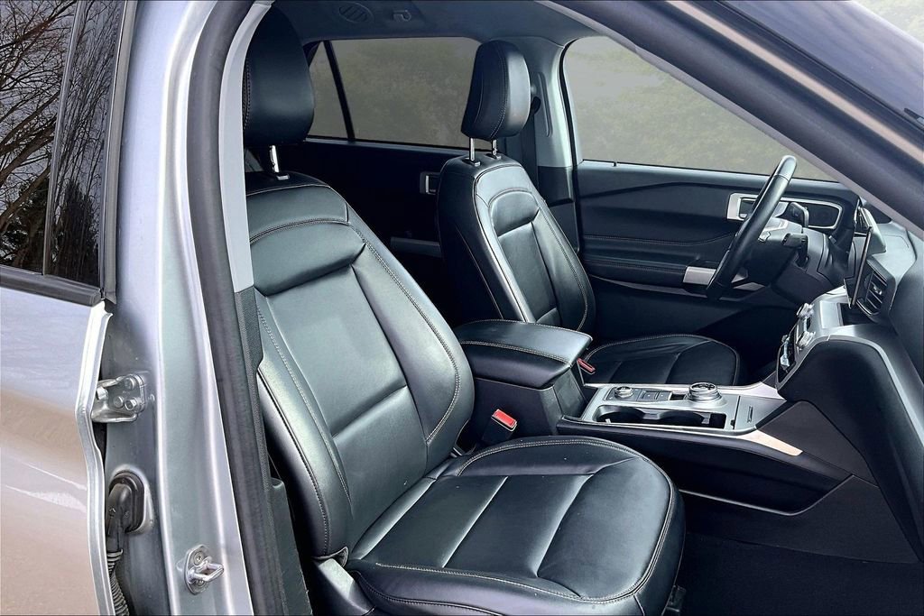 Certified 2023 Ford Explorer XLT w/ Equipment Group 202A image 7