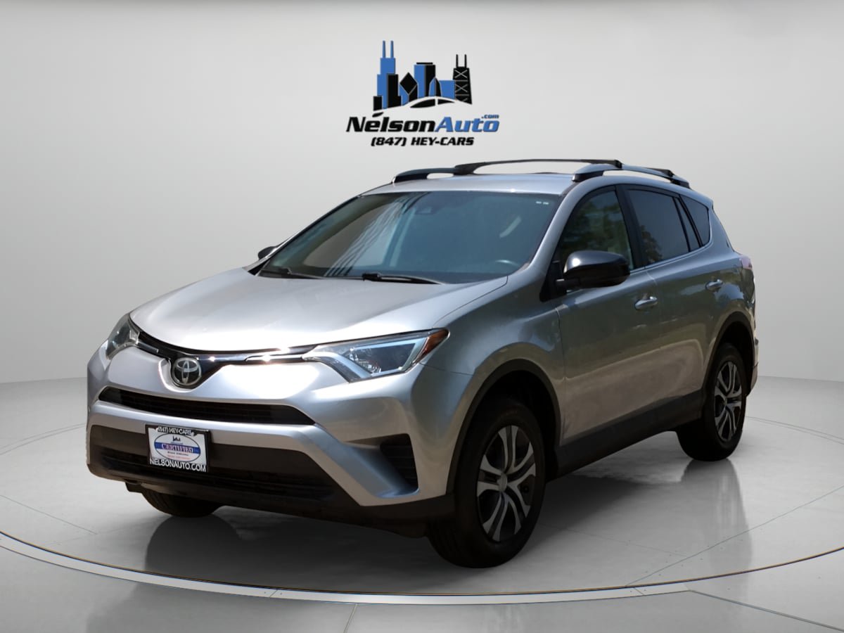 Used 2018 Toyota RAV4 LE FWD image 10