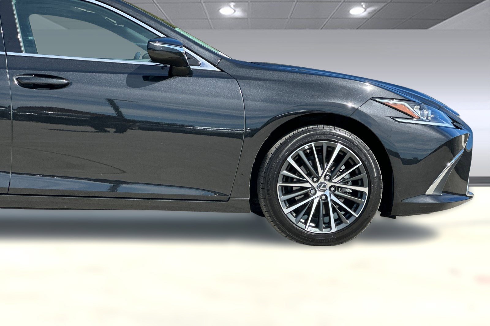 Used 2025 Lexus ES 300h w/ Premium Package image 34