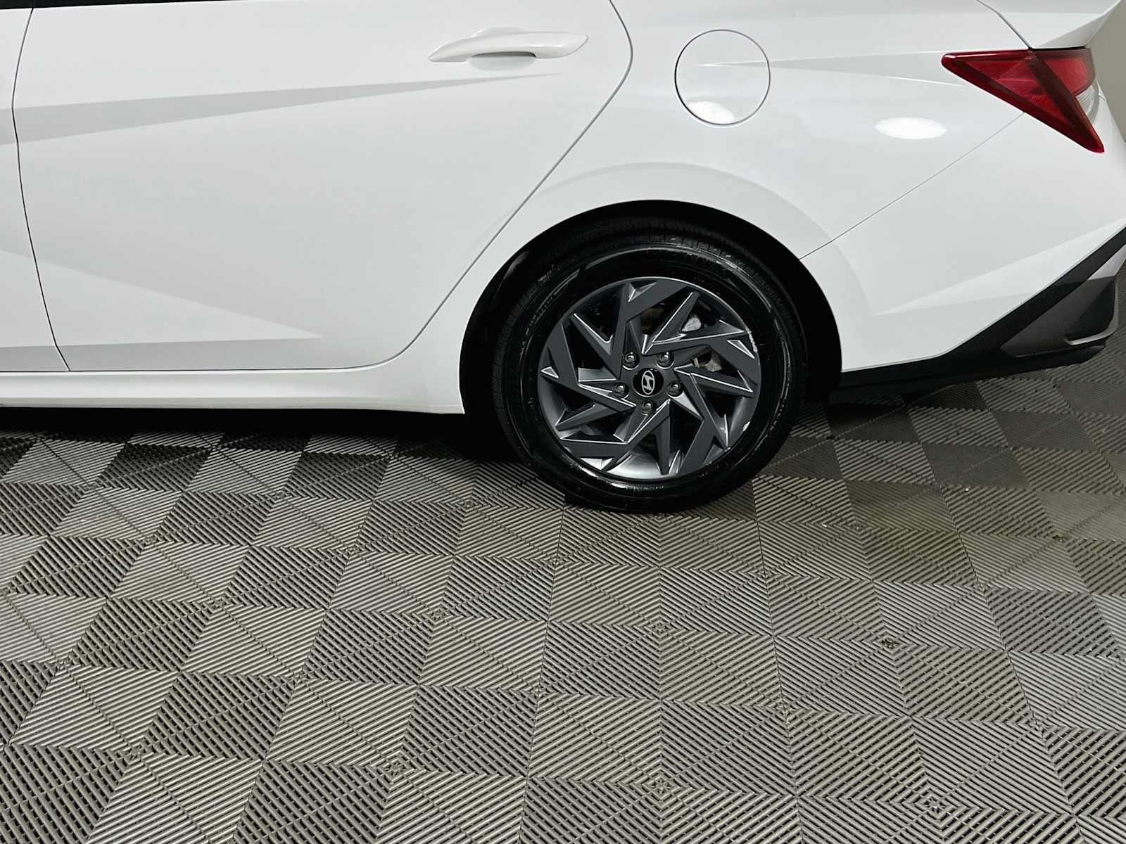 Certified 2024 Hyundai Elantra SEL FWD image 30
