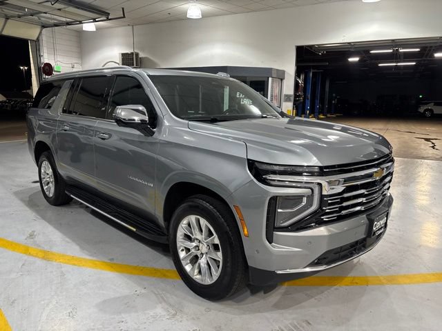 Used 2025 Chevrolet Suburban Premier AWD/4WD image 4