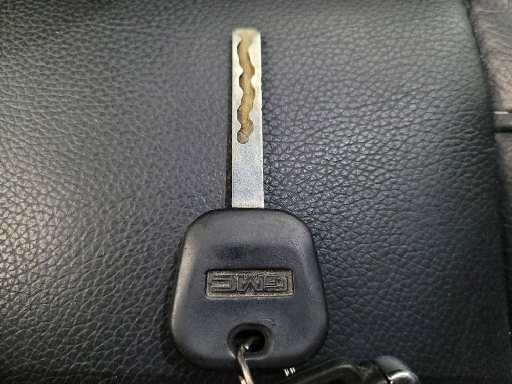 Used 2015 GMC Sierra 1500 SLT w/ SLT Crew Cab Value Package image 32