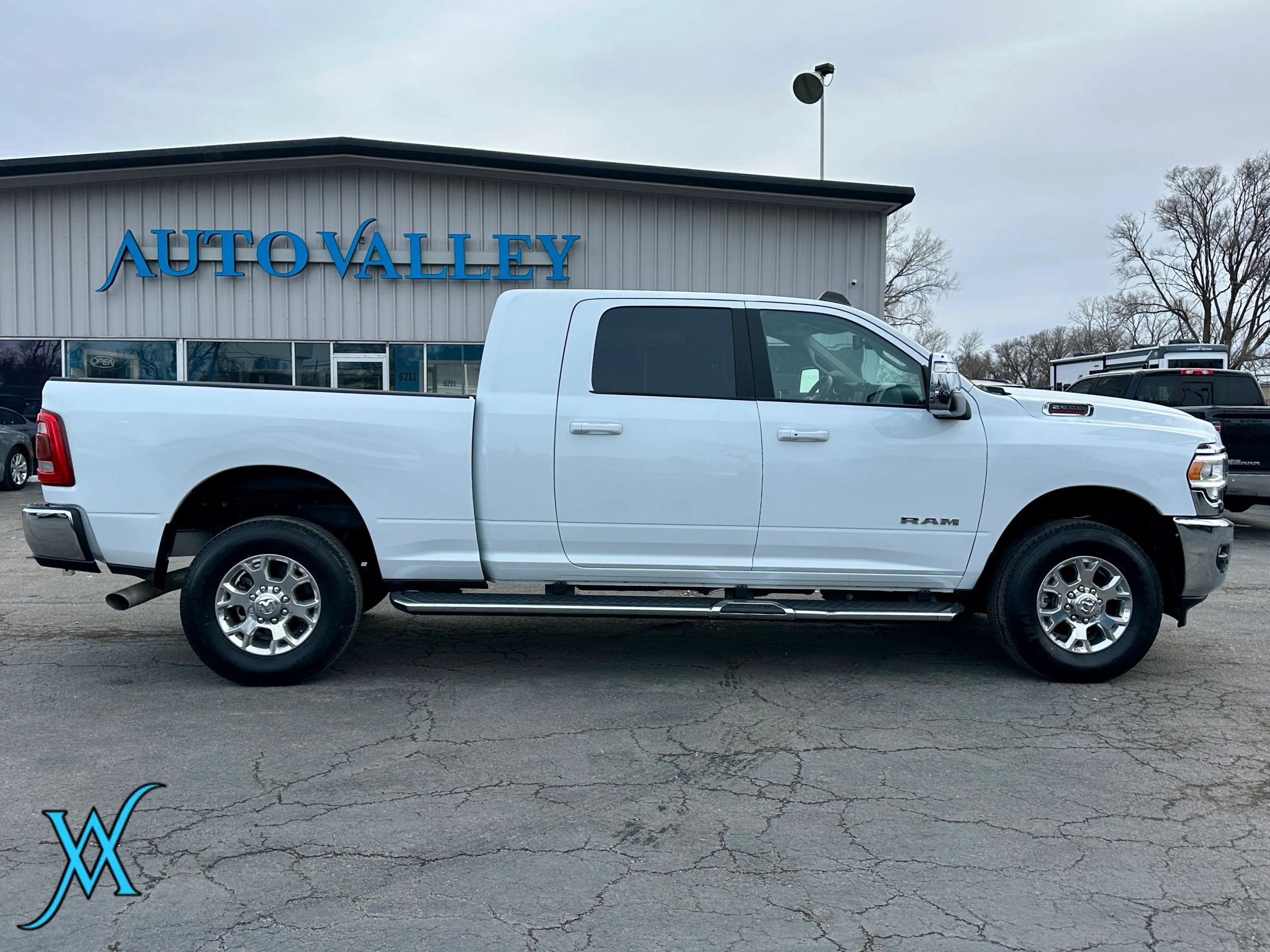 Used 2024 RAM 2500 Laramie AWD/4WD image 8