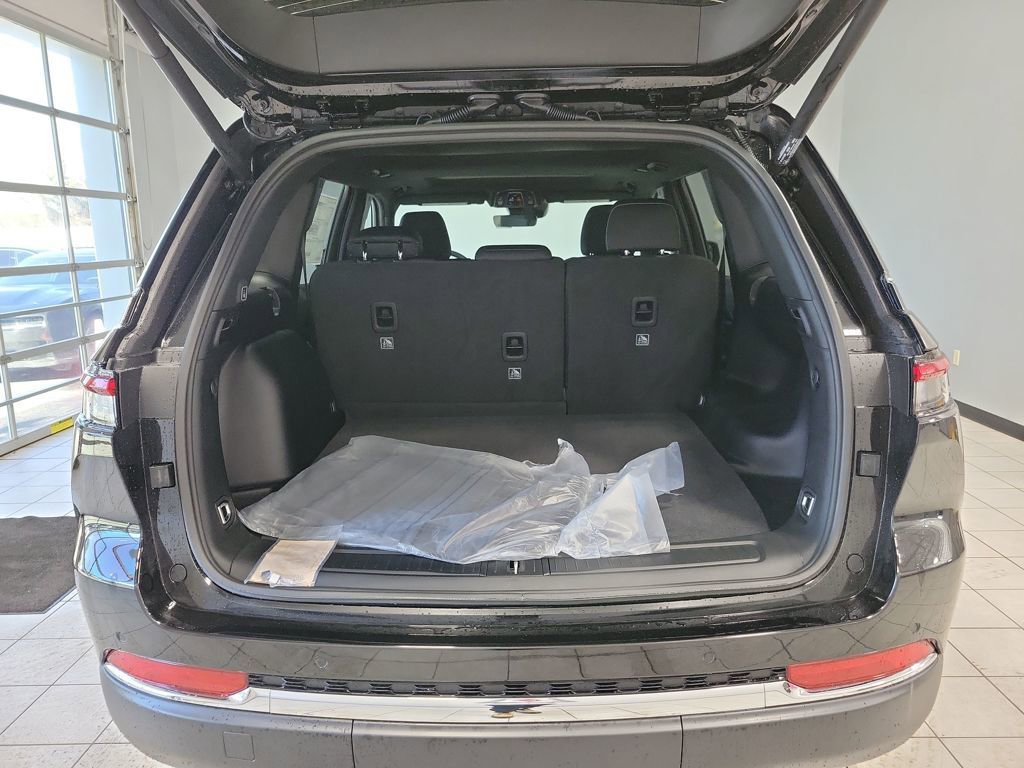 New 2026 Jeep Grand Cherokee Laredo X image 7