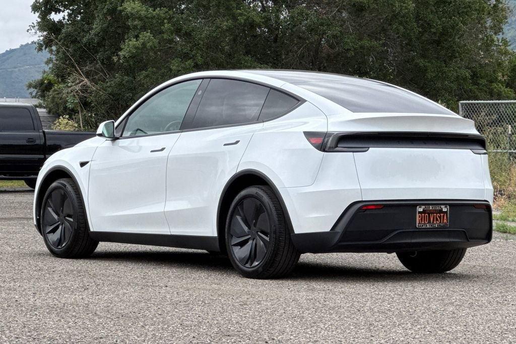 Used 2026 Tesla Model Y 2WD image 6