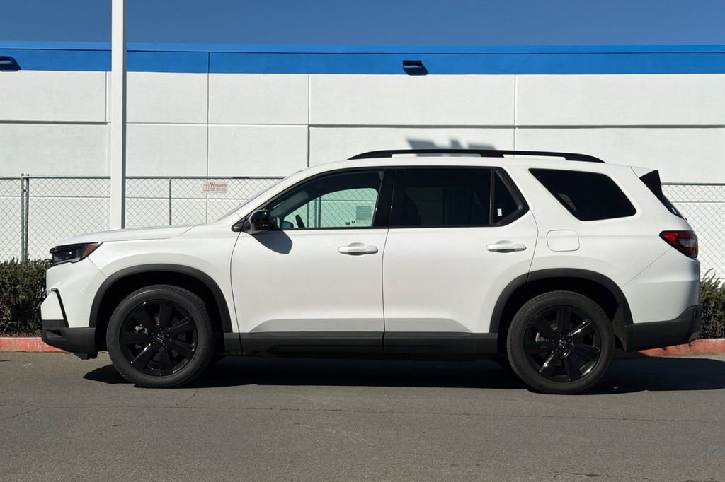 Used 2025 Honda Pilot Black Edition image 7