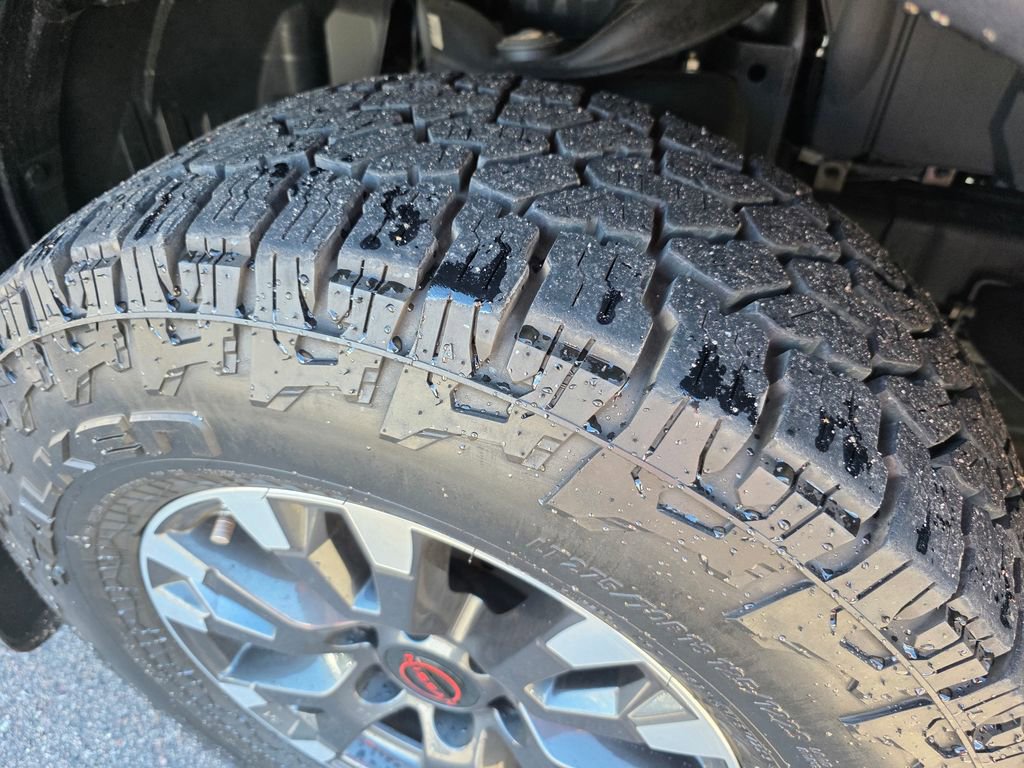 Used 2023 Nissan Titan PRO-4X w/ Pro-4x Convenience Package AWD/4WD image 6