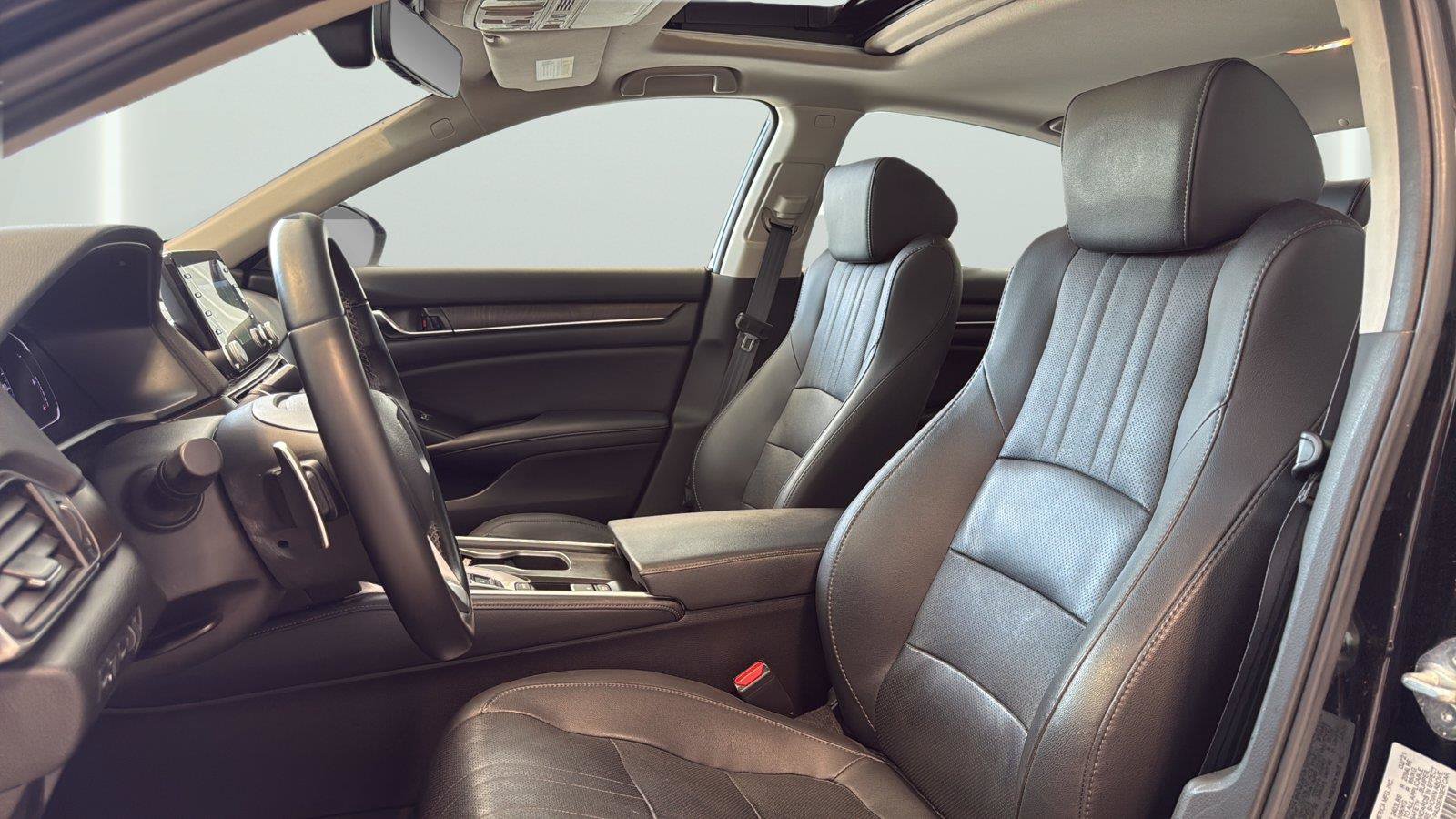Used 2021 Honda Accord Touring image 12
