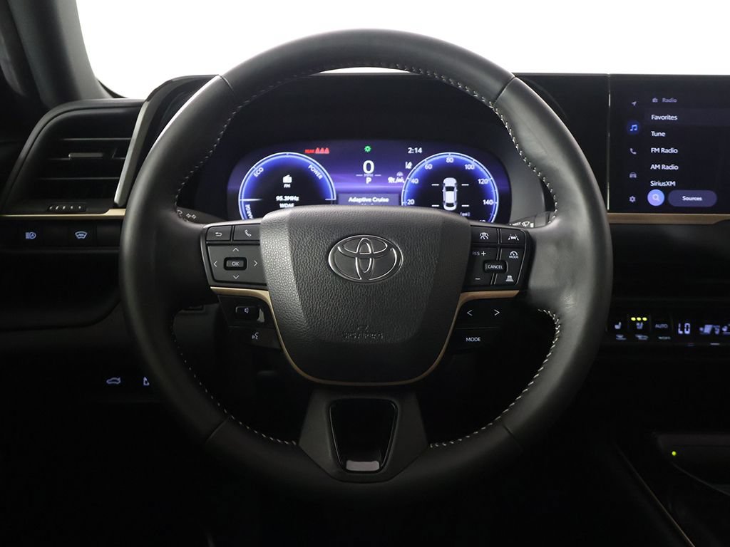 Used 2025 Toyota Crown AWD/4WD image 34