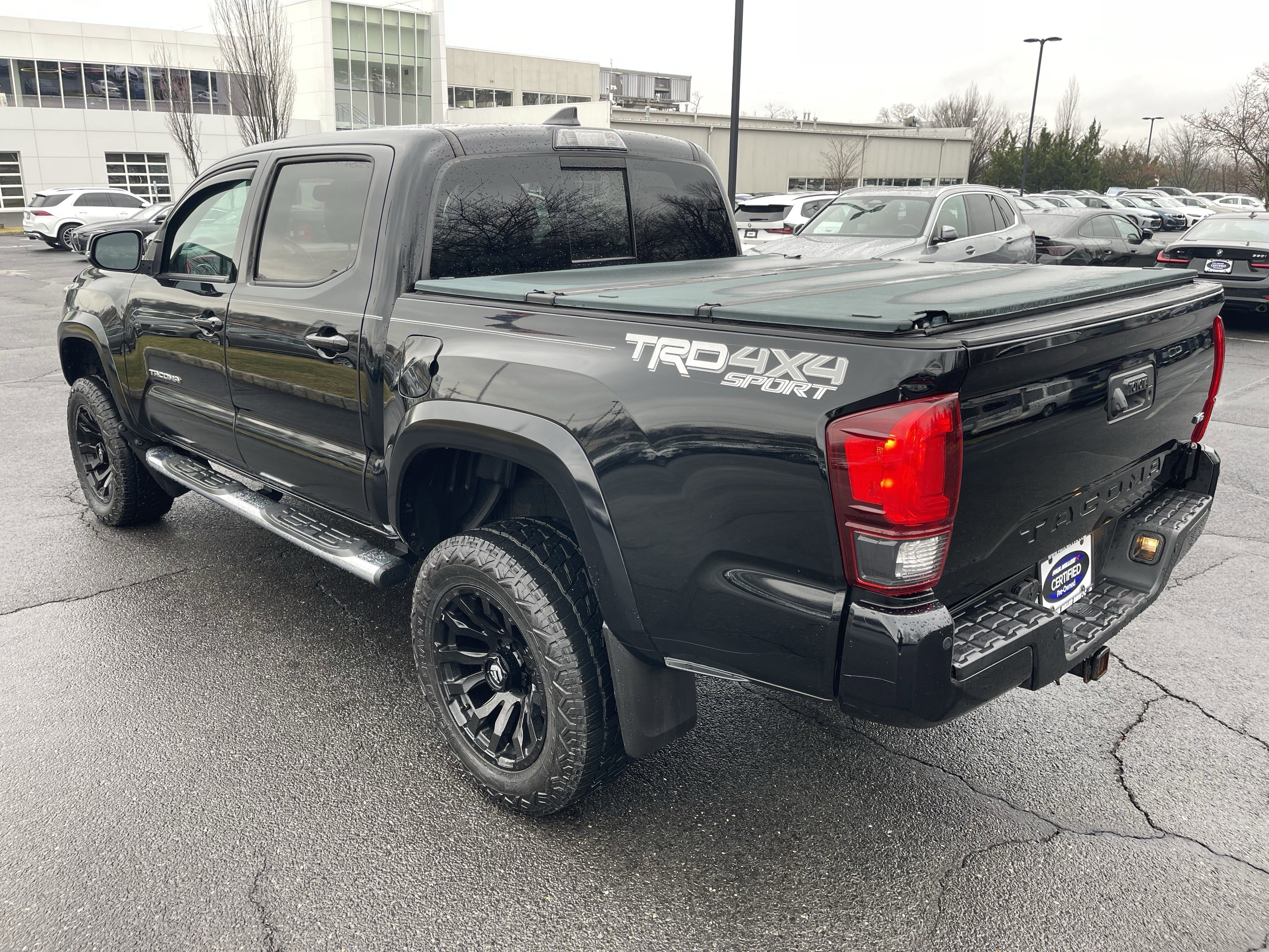 Used 2019 Toyota Tacoma TRD Sport image 4