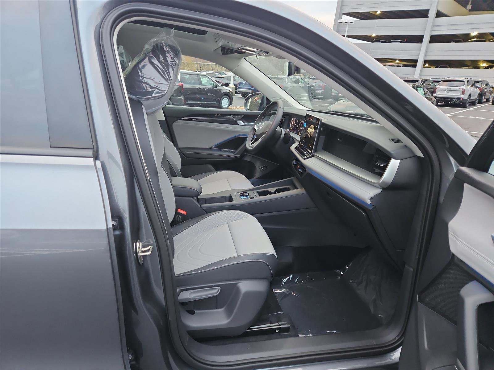 New 2026 Volkswagen Tiguan SE image 28