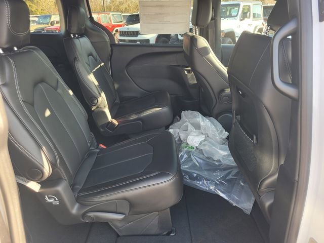 New 2026 Chrysler Pacifica Select FWD image 11