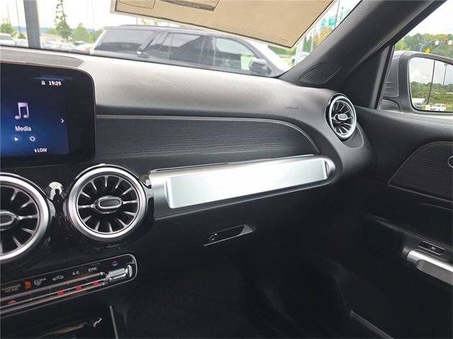 Used 2026 Mercedes-Benz GLB 250 4MATIC image 28