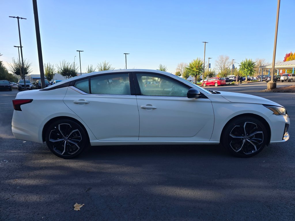 Used 2024 Nissan Altima 2.5 SR FWD image 24