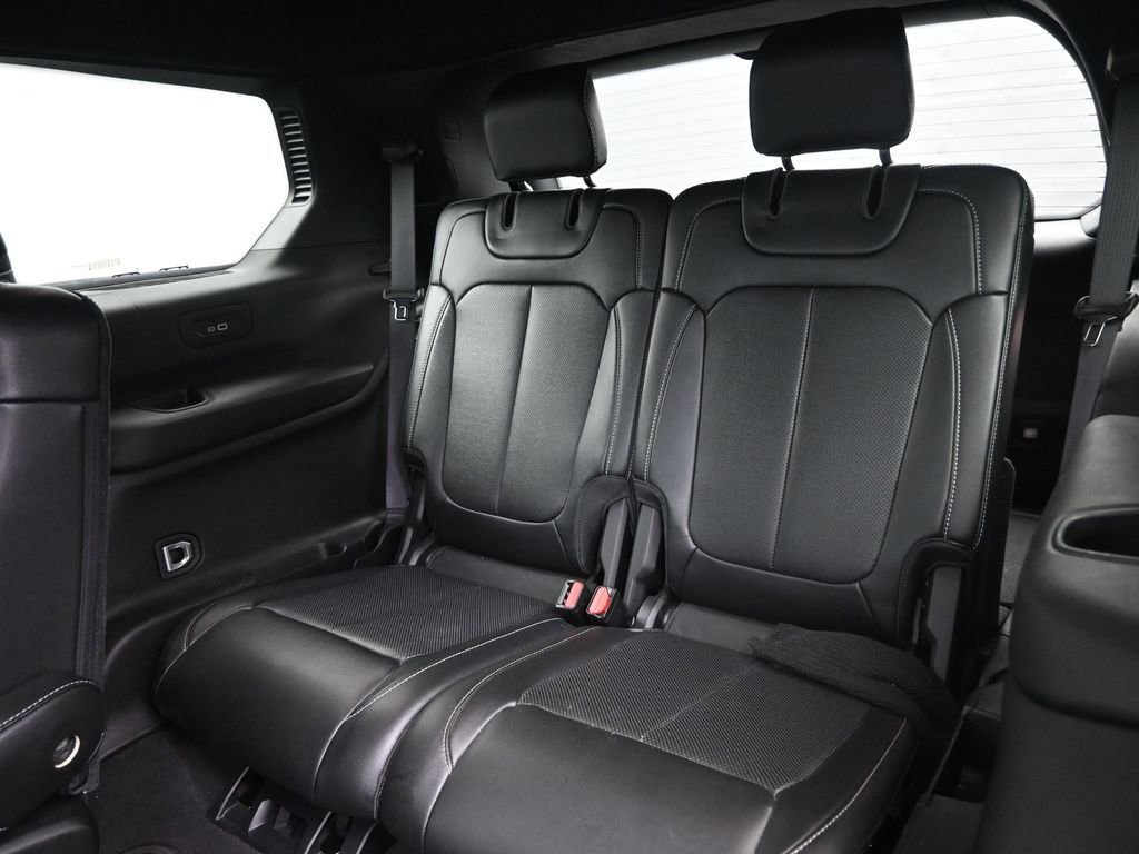 Used 2024 Jeep Grand Cherokee L Limited w/ Luxury Tech Group II image 24